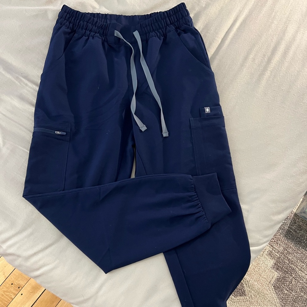 Women’s Figs Joggers, size S